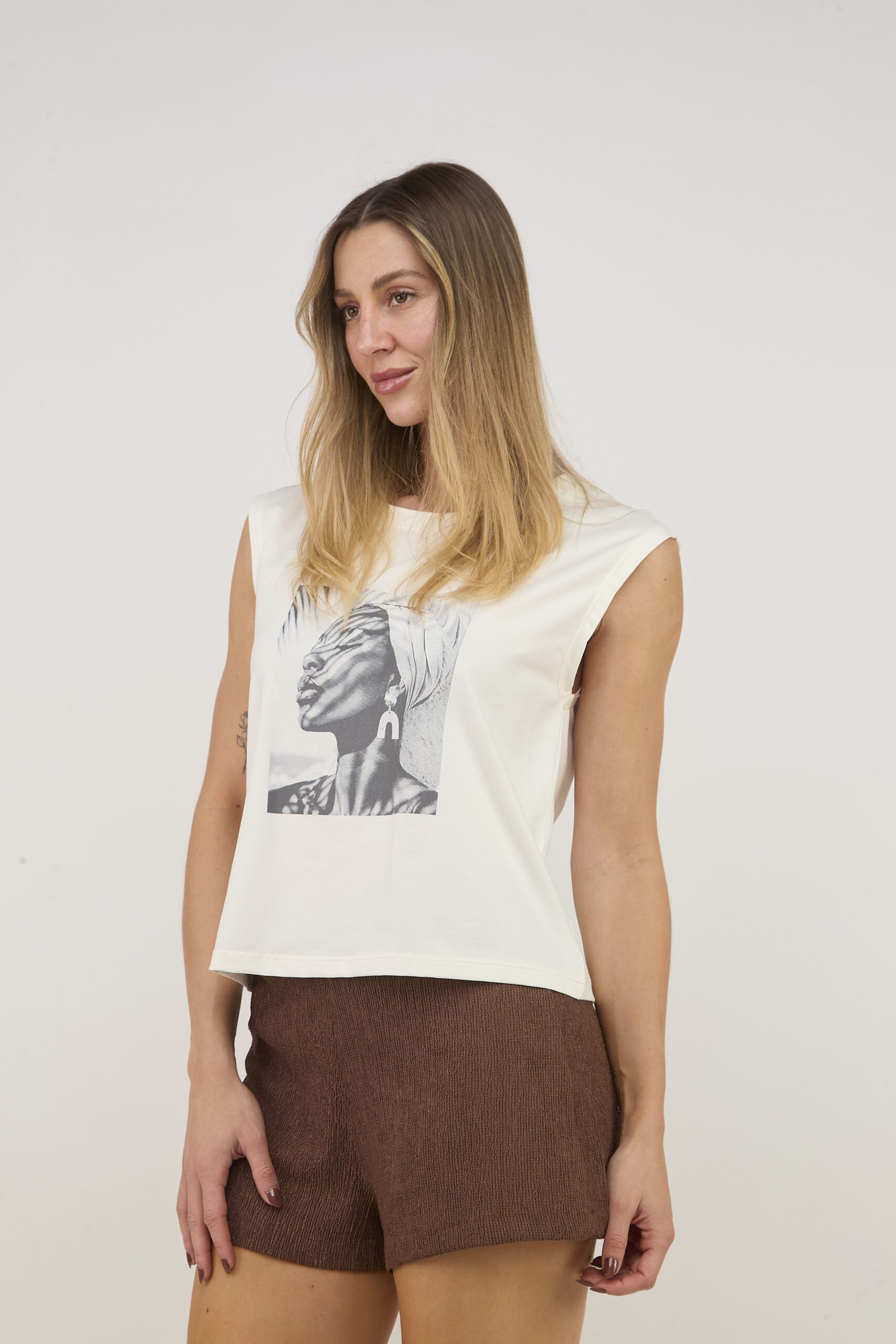 REMERA WARI - Imagen 2
